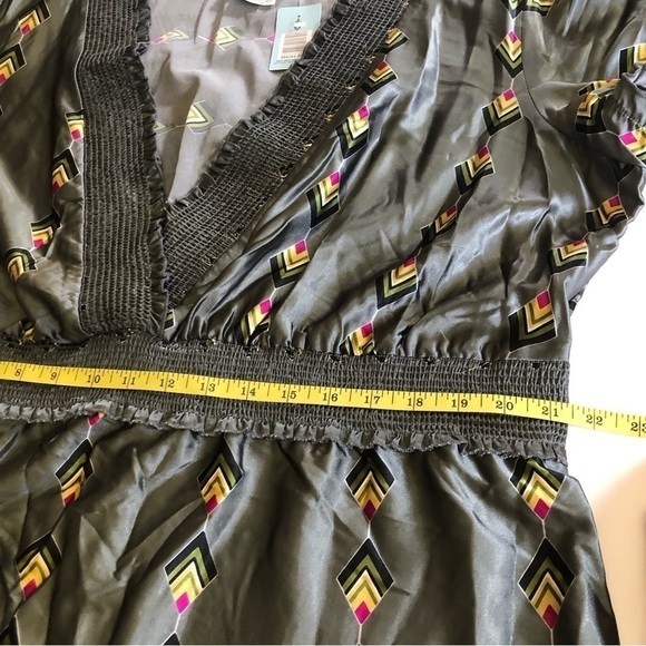 Torrid Grey Smoked V-Neck Short Sleeves Geometric Print Babydoll Tunic Size 3 - Picture 8 of 13